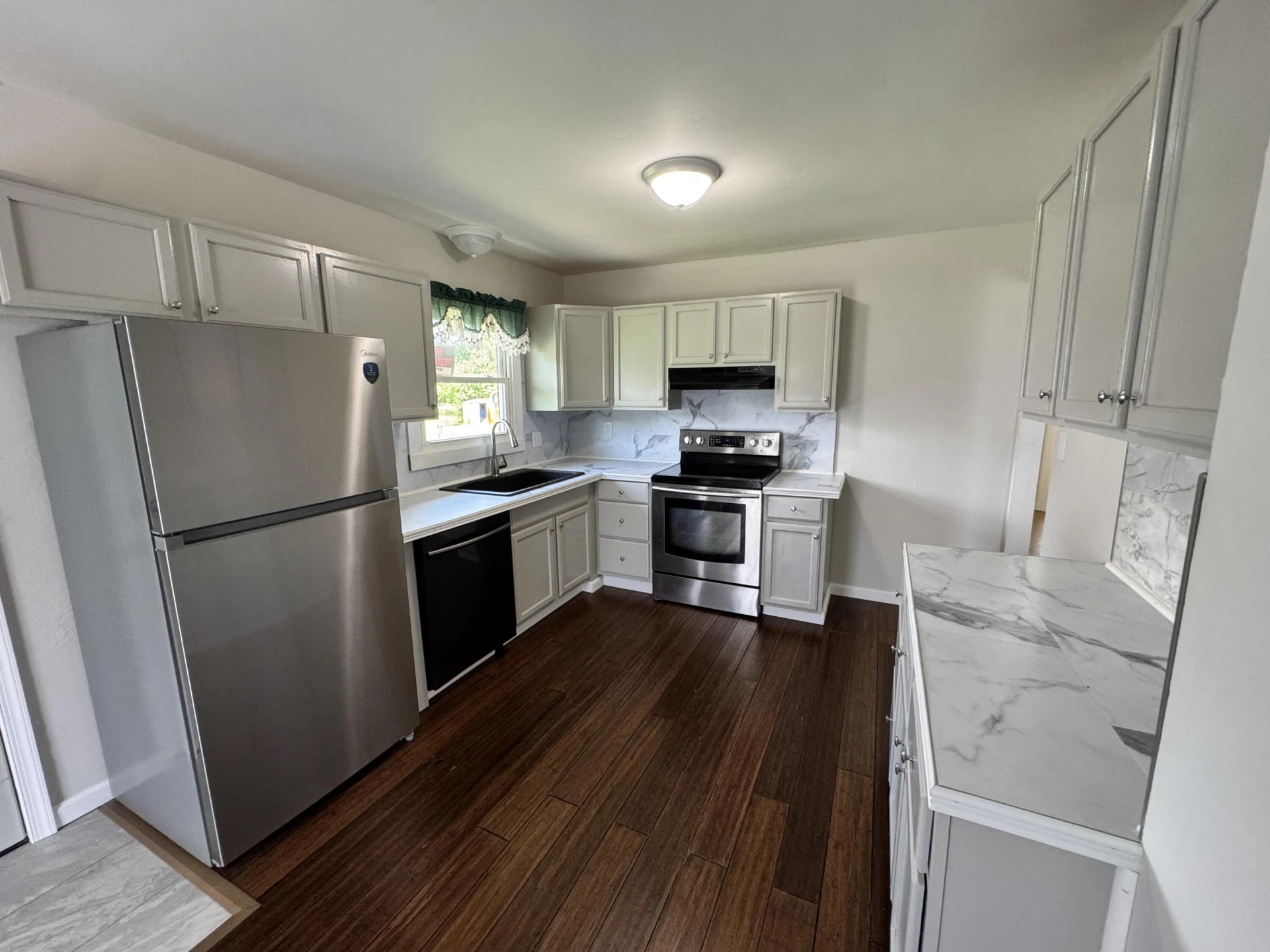 327 Lexington AVE - Photo 3
