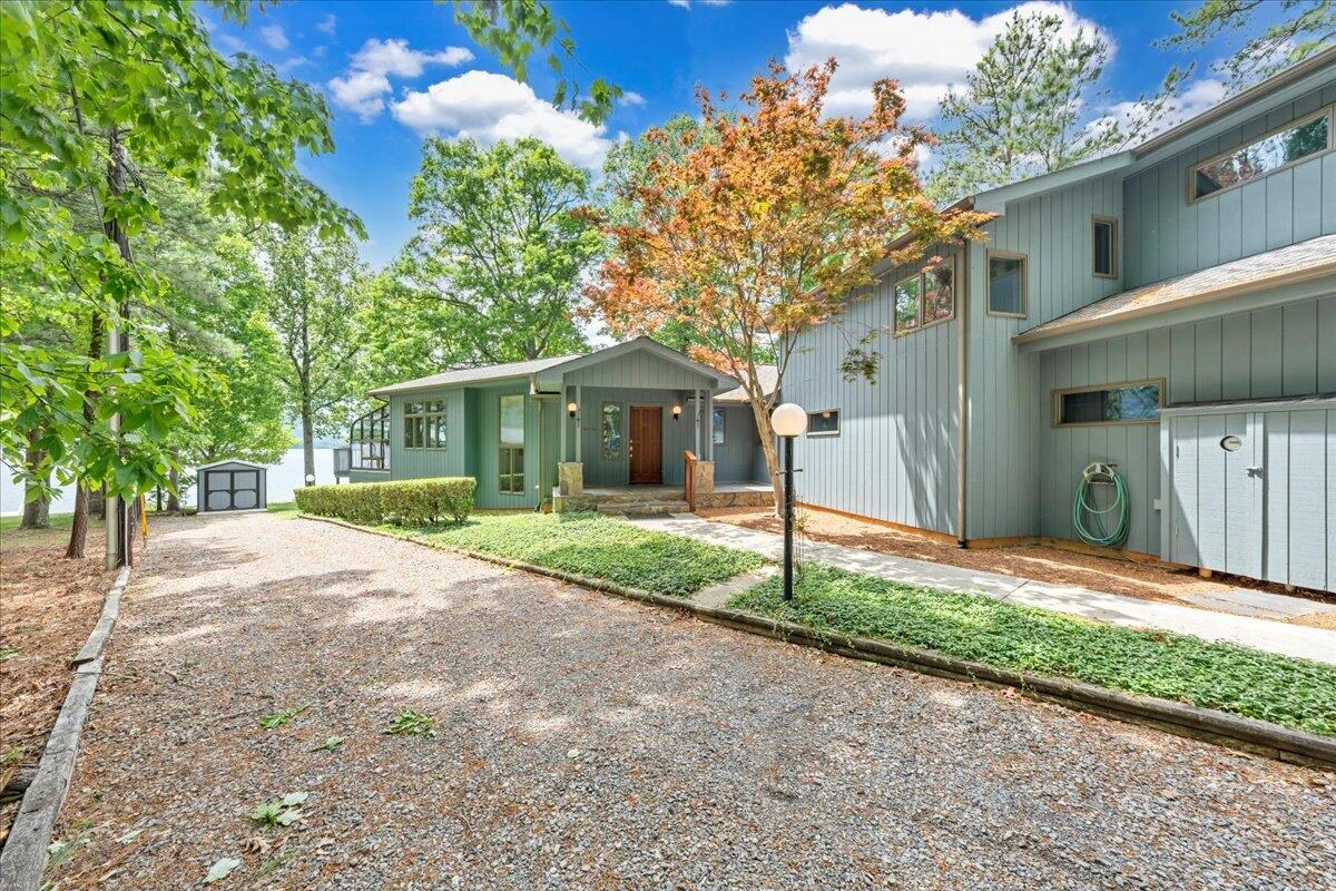 230 Lee DR - Photo 16