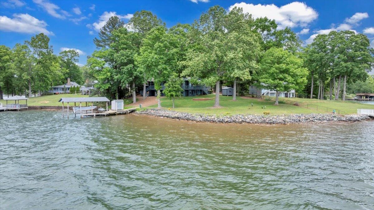 230 Lee DR - Photo 2