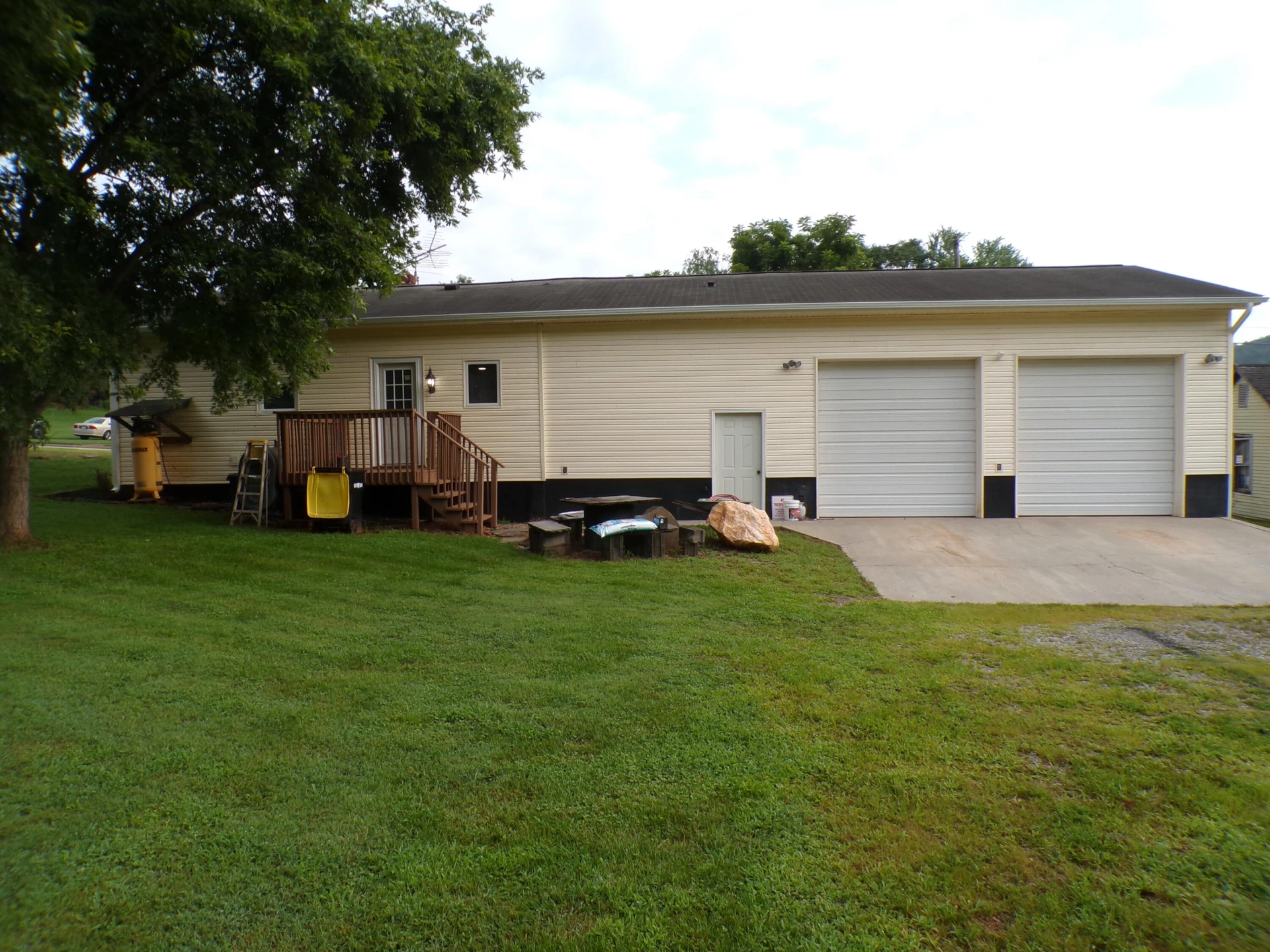 340 Patterson AVE - Photo 3