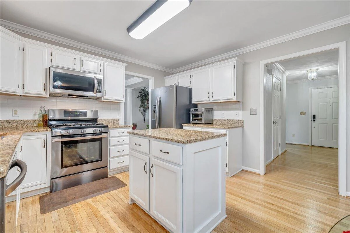 1809 Ashbury DR - Photo 3