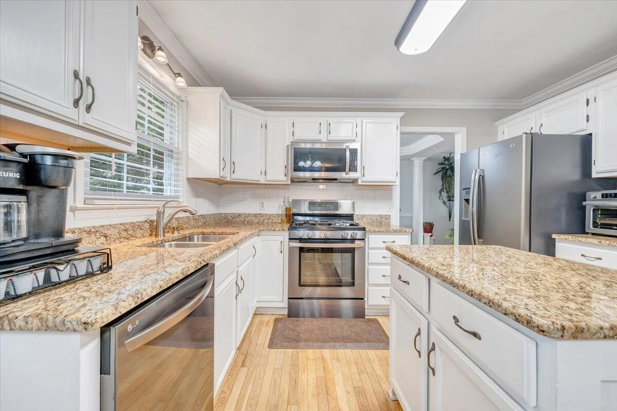 1809 Ashbury DR - Photo 5
