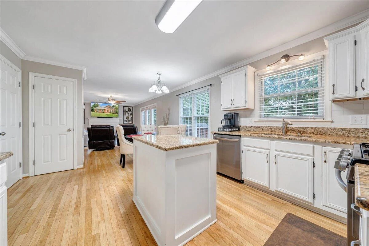 1809 Ashbury DR - Photo 6