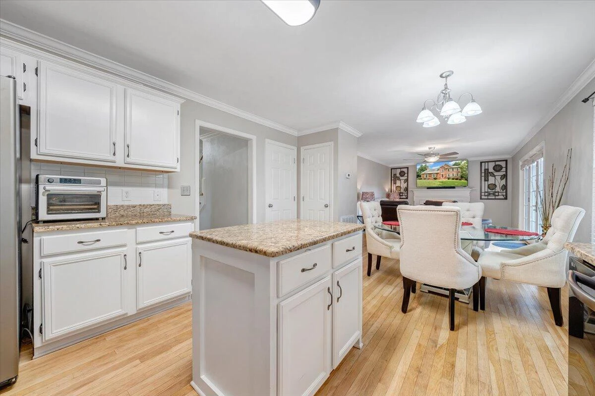 1809 Ashbury DR - Photo 7