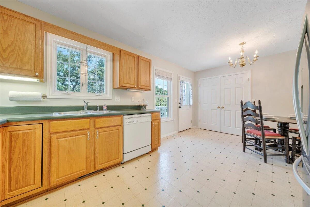 2043 Mulberry ST - Photo 15