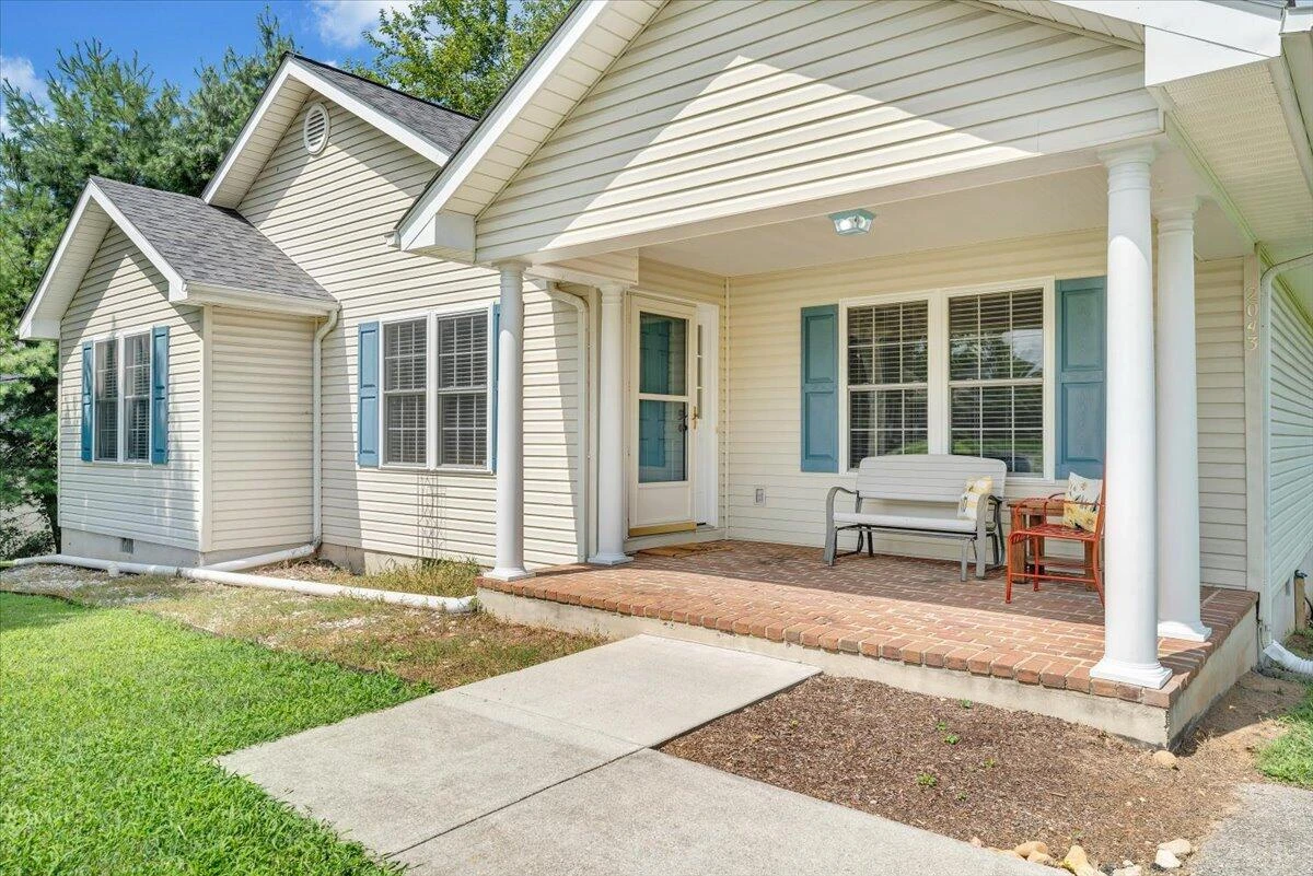 2043 Mulberry ST - Photo 4