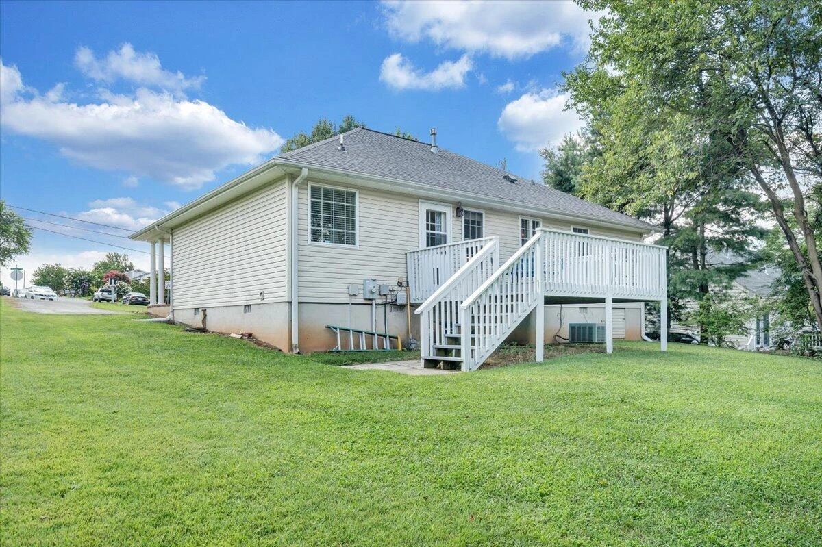 2043 Mulberry ST - Photo 33