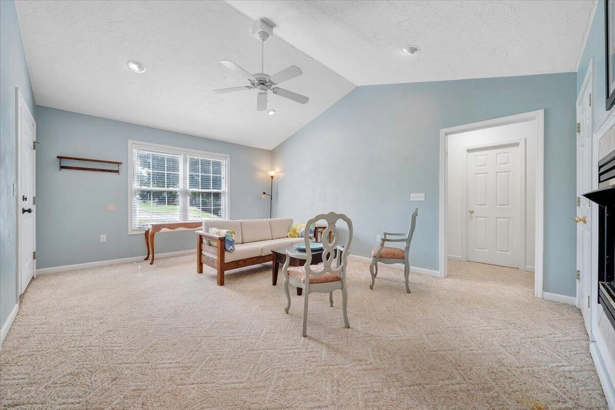 2043 Mulberry ST - Photo 5