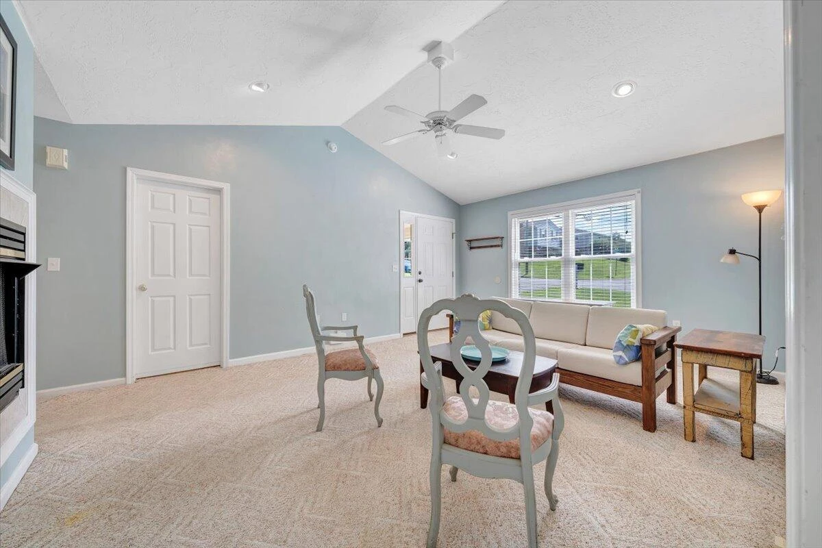 2043 Mulberry ST - Photo 6