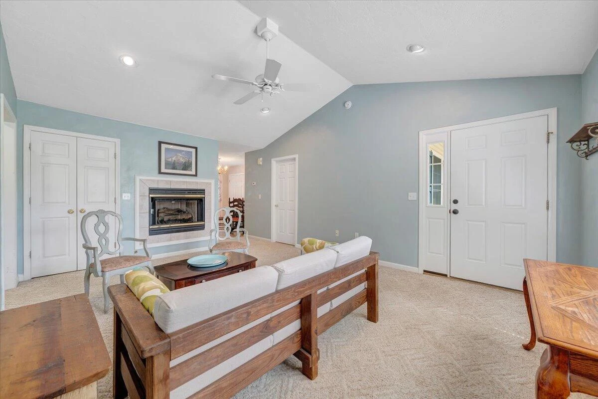 2043 Mulberry ST - Photo 7