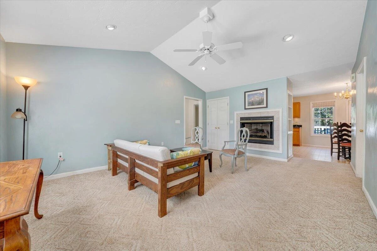 2043 Mulberry ST - Photo 8