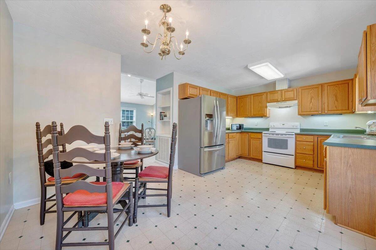 2043 Mulberry ST - Photo 9