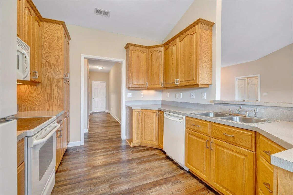 1380 Crutchfield ST - Photo 21