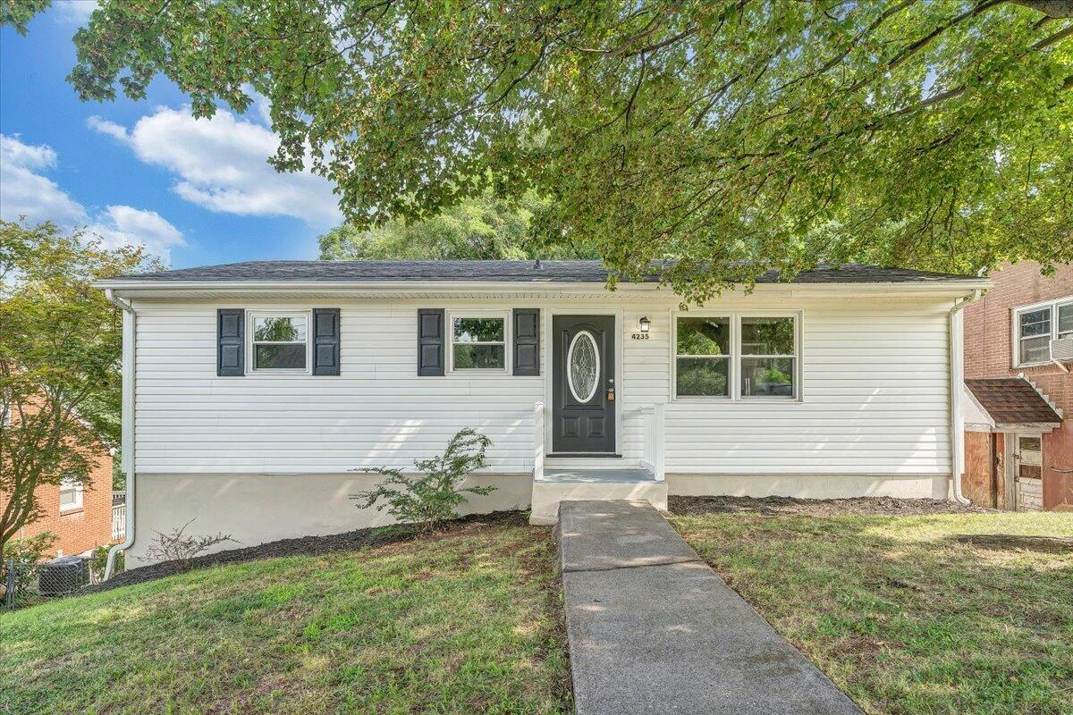 4235 Tennessee AVE - Photo 2
