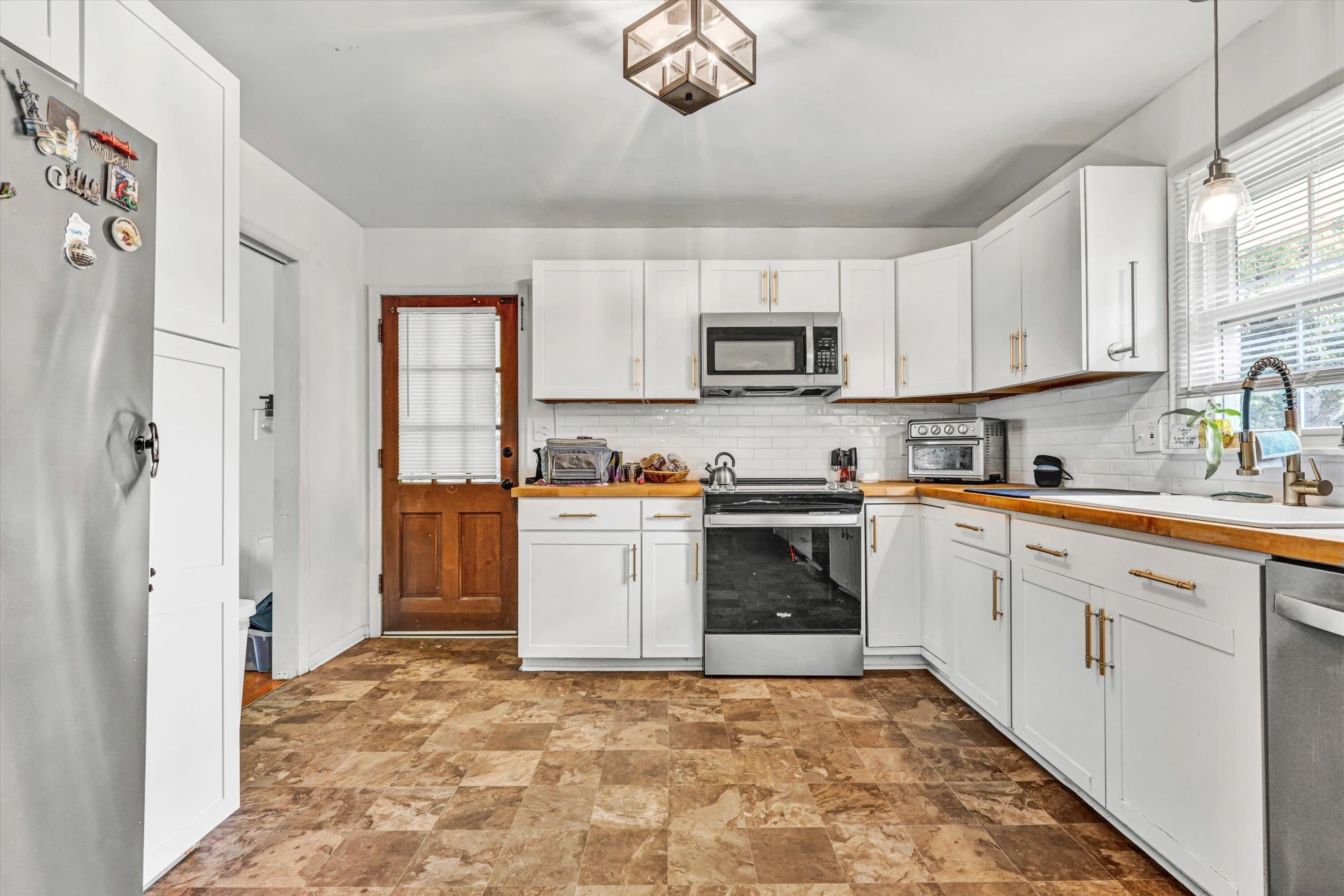 917 Colbourne AVE - Photo 10