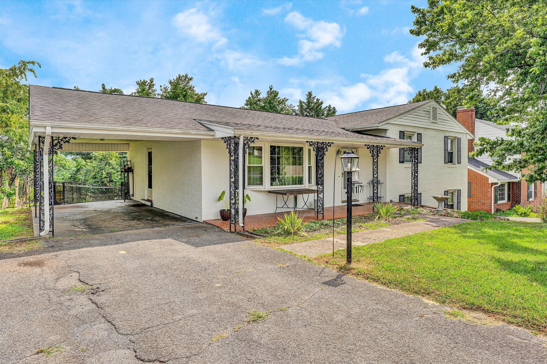 917 Colbourne AVE - Photo 2