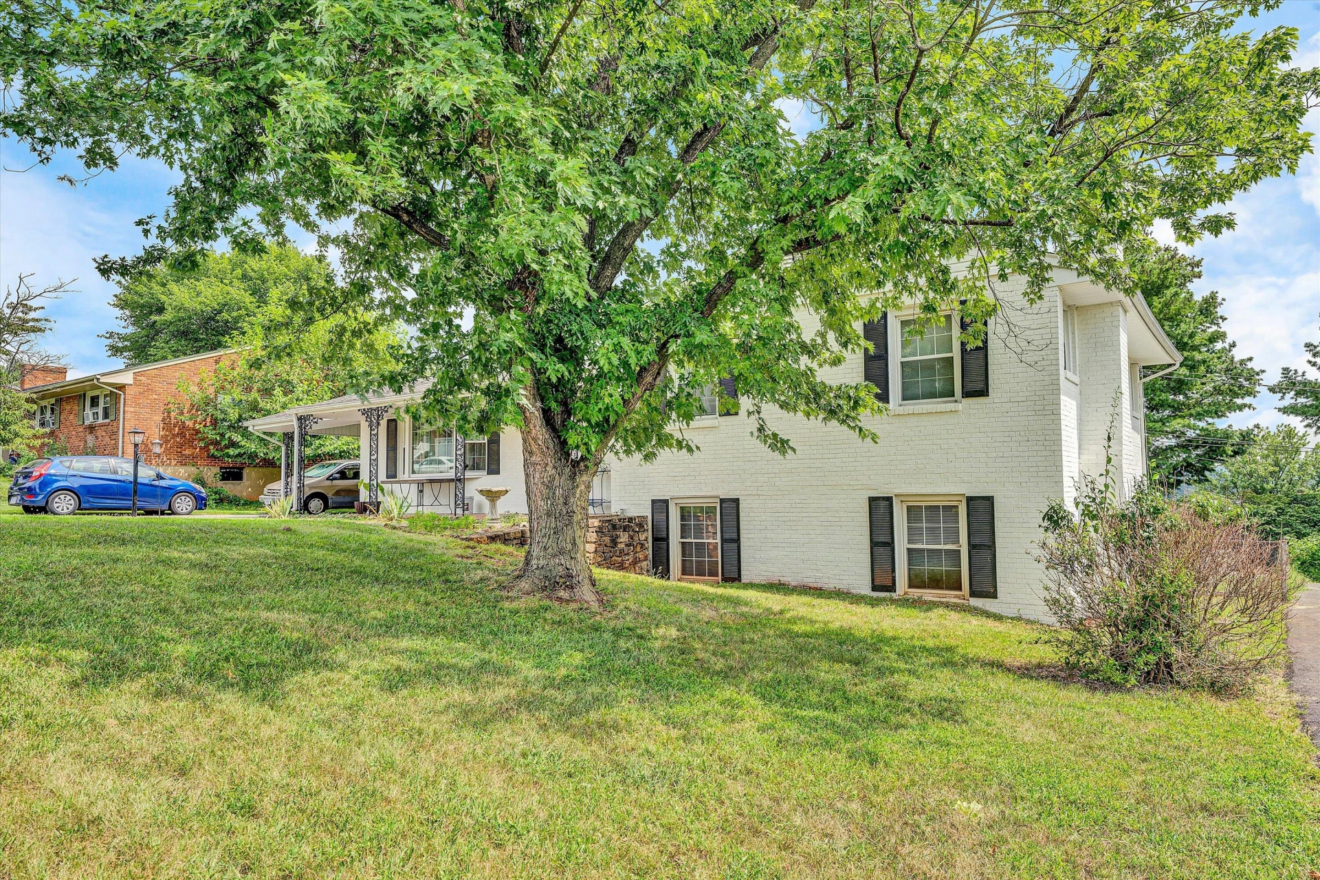 917 Colbourne AVE - Photo 3