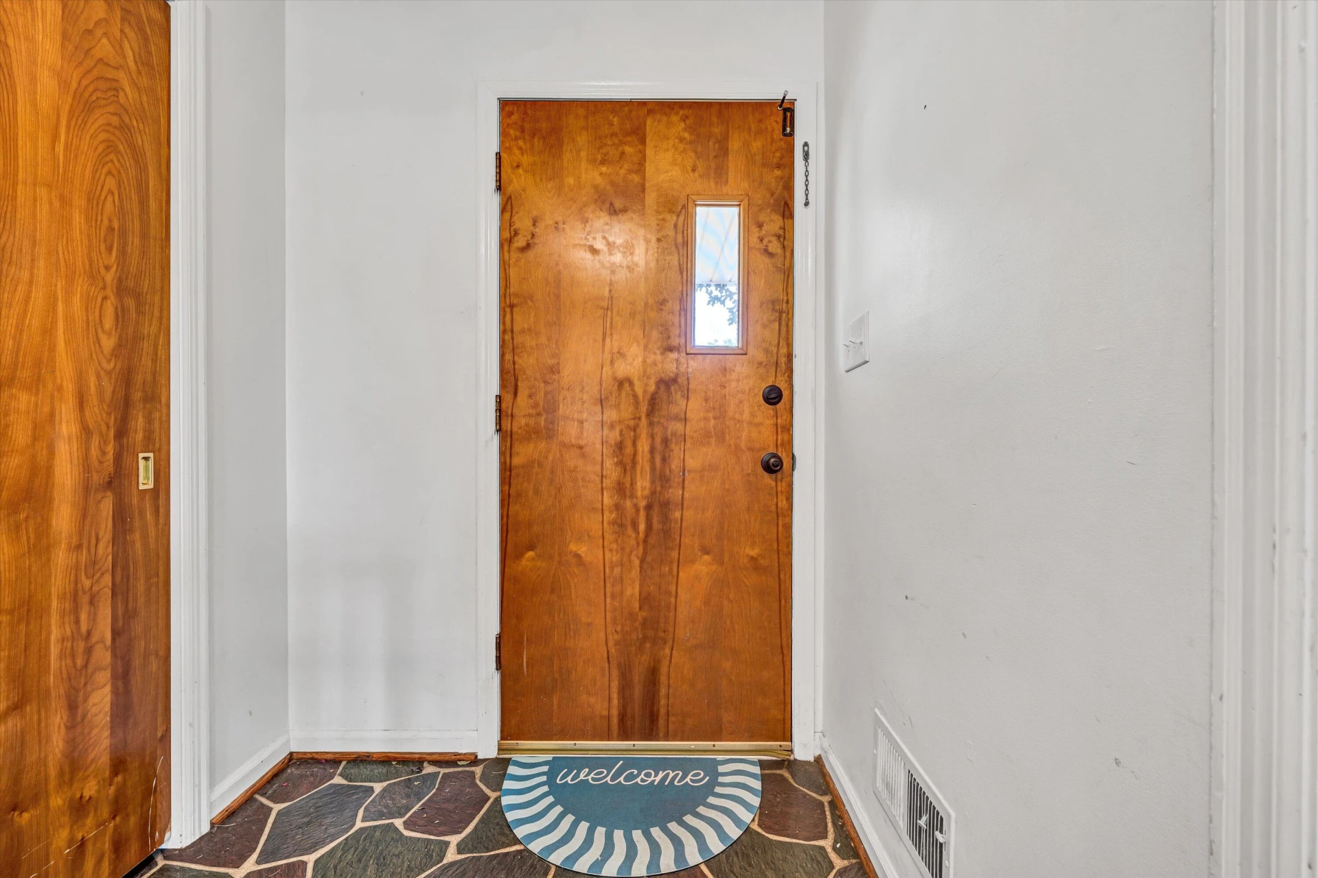 917 Colbourne AVE - Photo 5