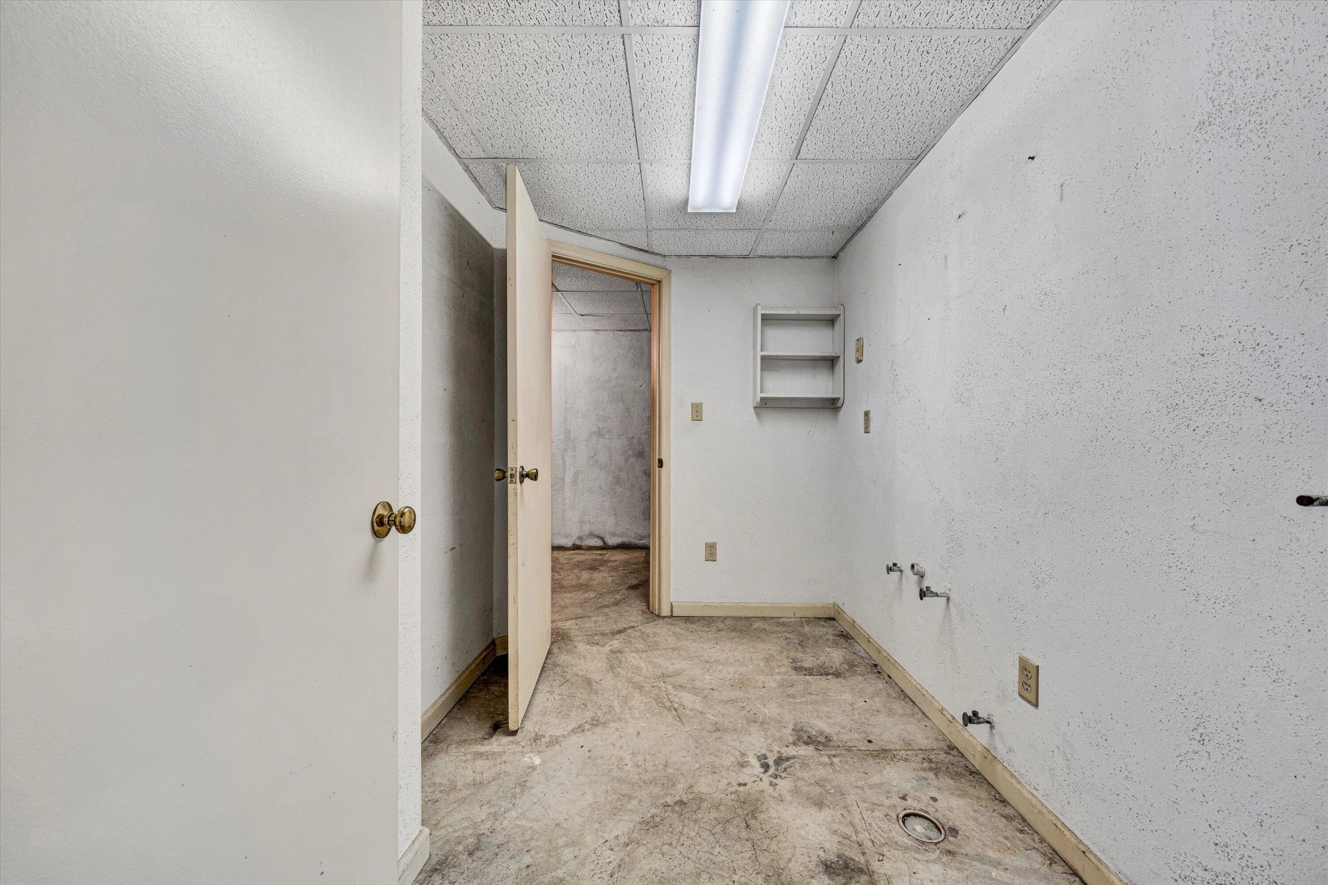 433 Rollingwood CT - Photo 41