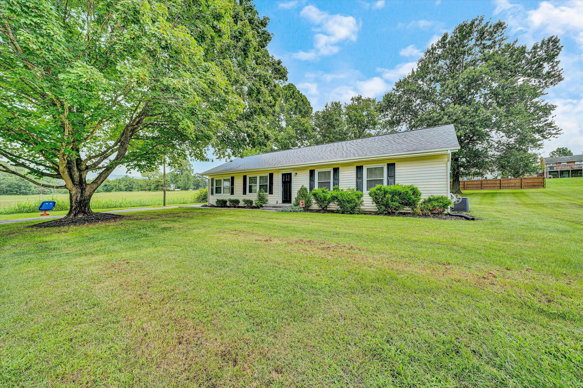 84 Oak LN - Photo 2