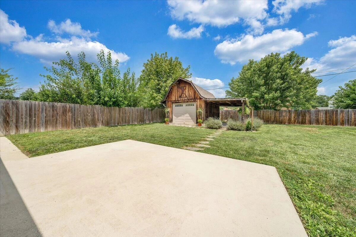 2835 Envoy DR - Photo 2