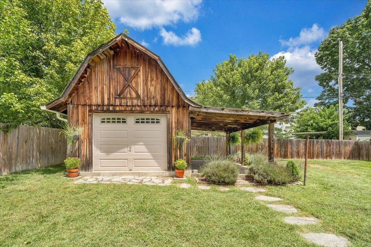 2835 Envoy DR - Photo 3
