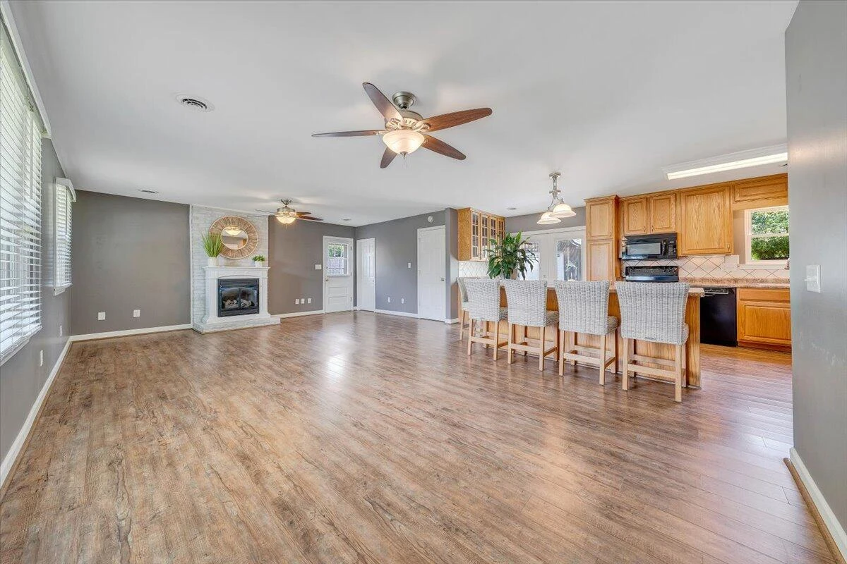 2835 Envoy DR - Photo 4
