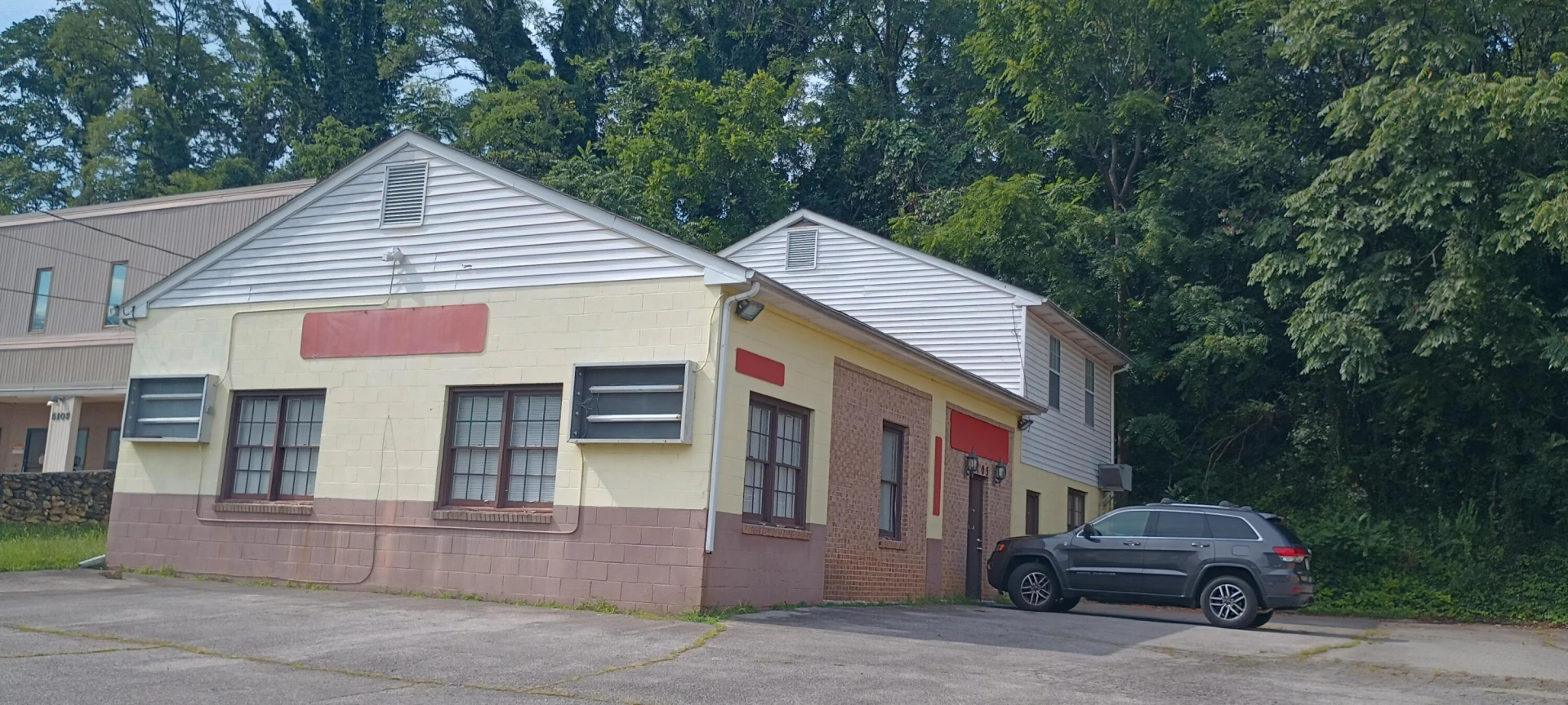 5105 Melrose AVE - Photo 2