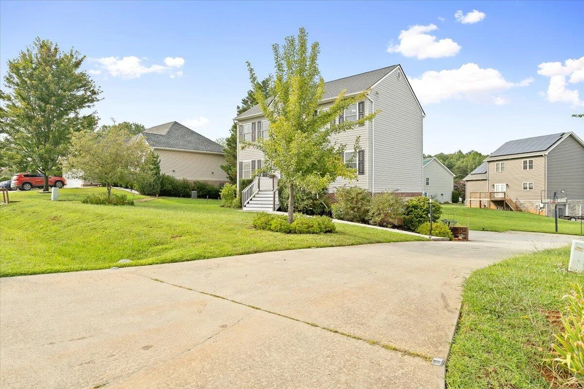 636 Russell Springs DR - Photo 3