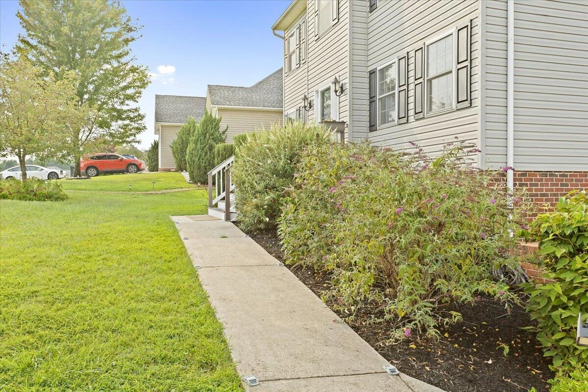 636 Russell Springs DR - Photo 4