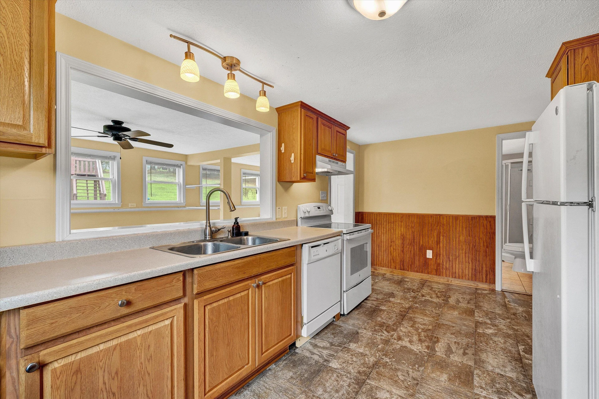 1907 Redwood RD - Photo 11