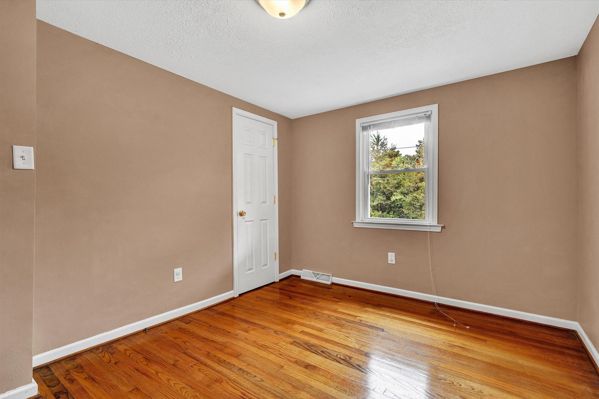 1907 Redwood RD - Photo 18