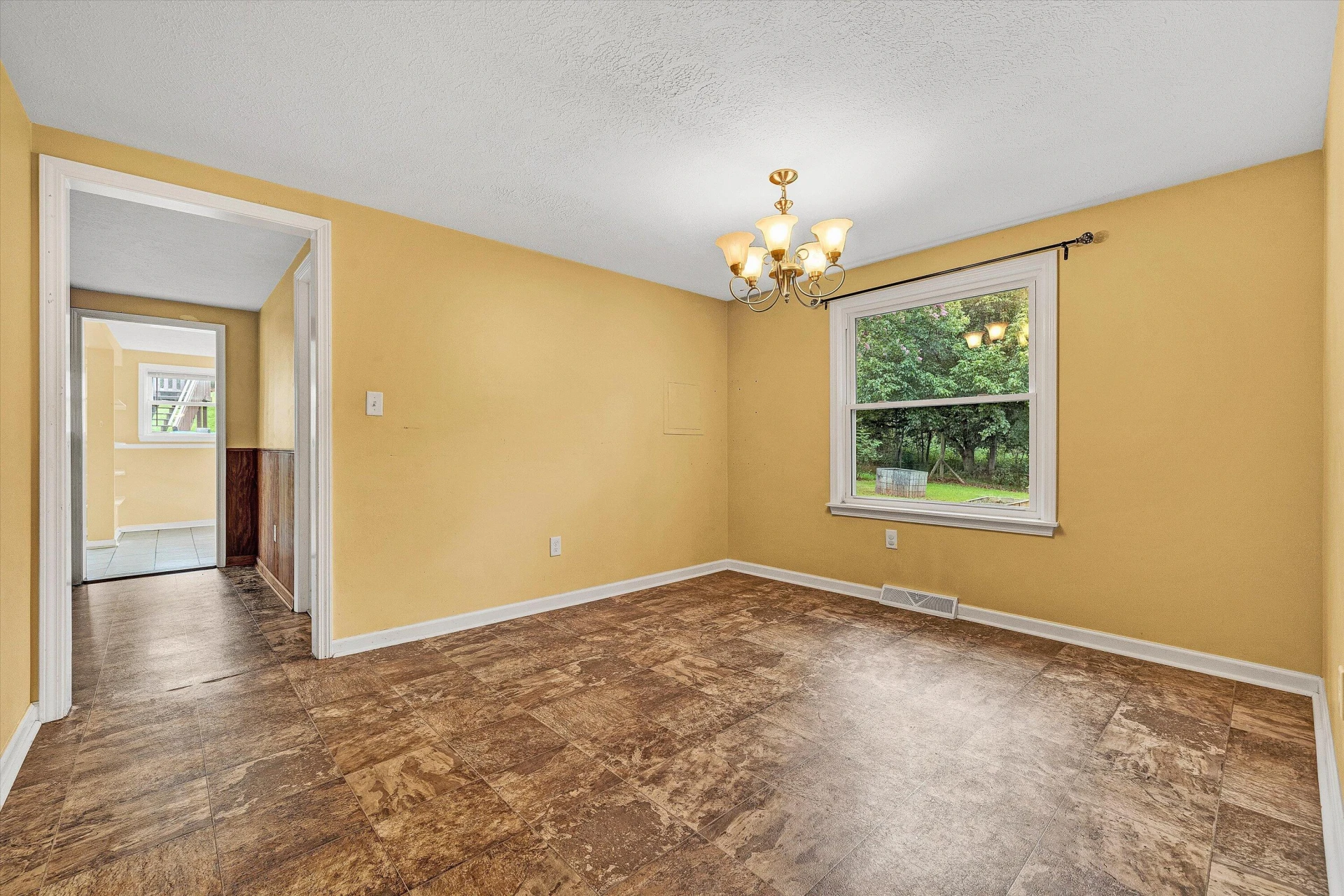 1907 Redwood RD - Photo 8
