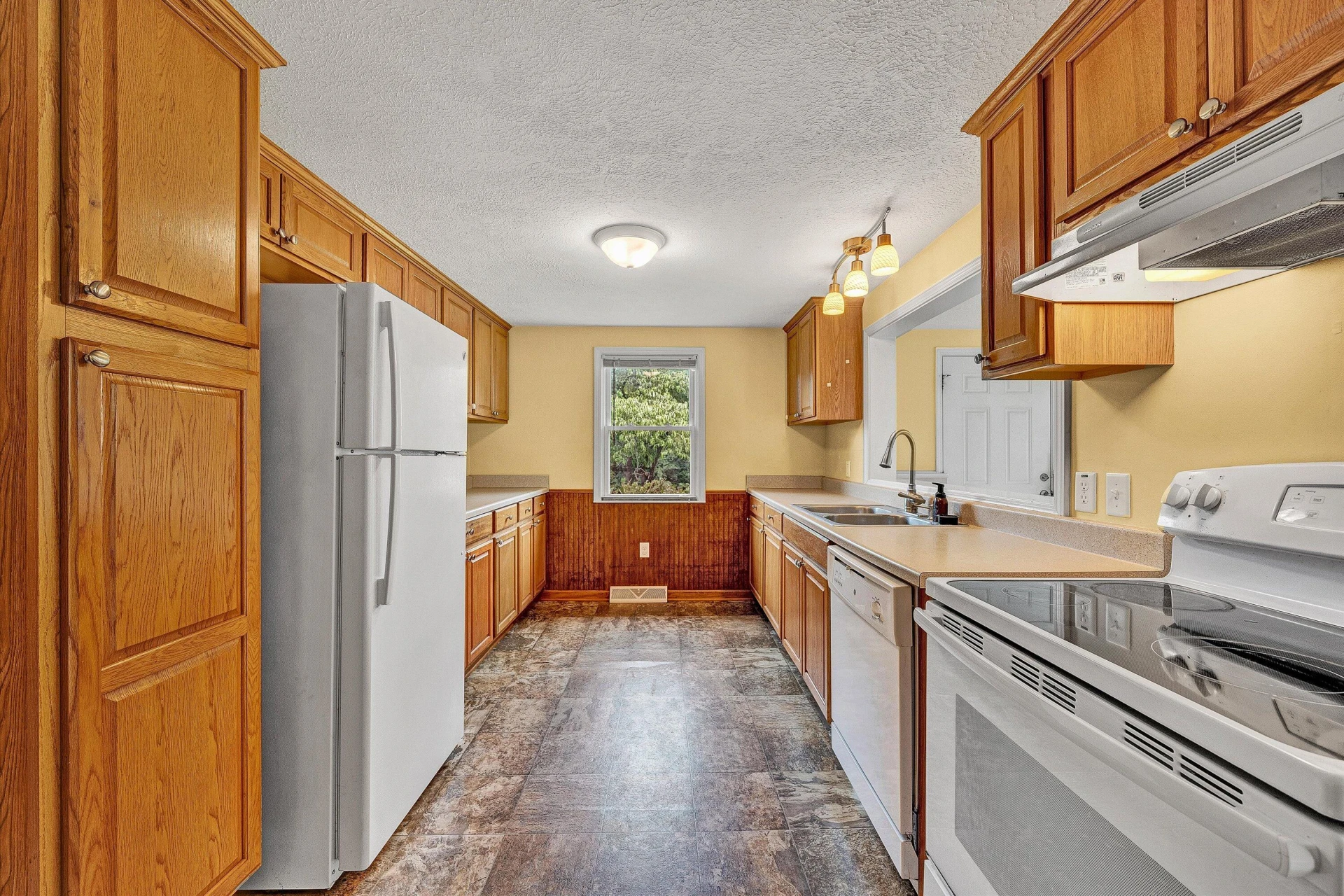 1907 Redwood RD - Photo 9