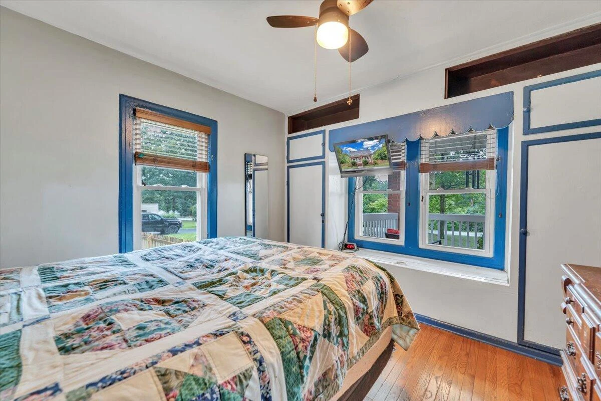 4917 Autumn LN - Photo 2