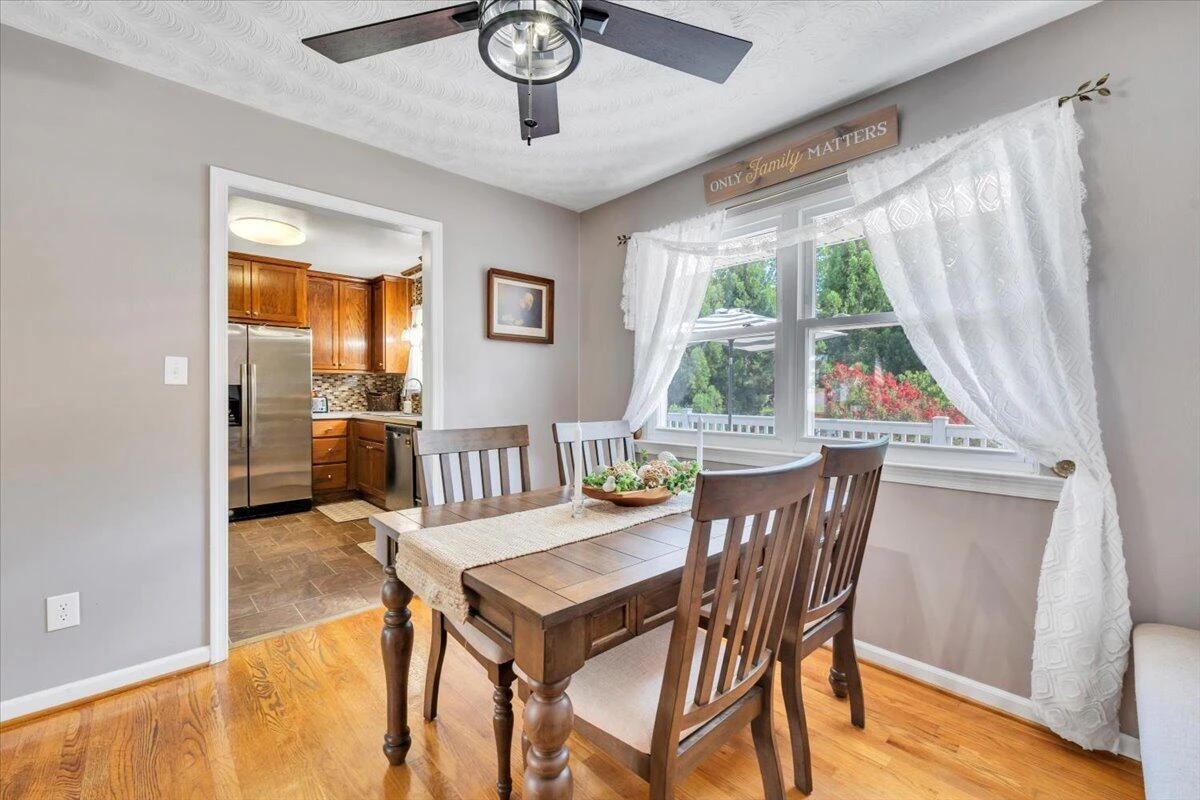 1720 Parker LN - Photo 14