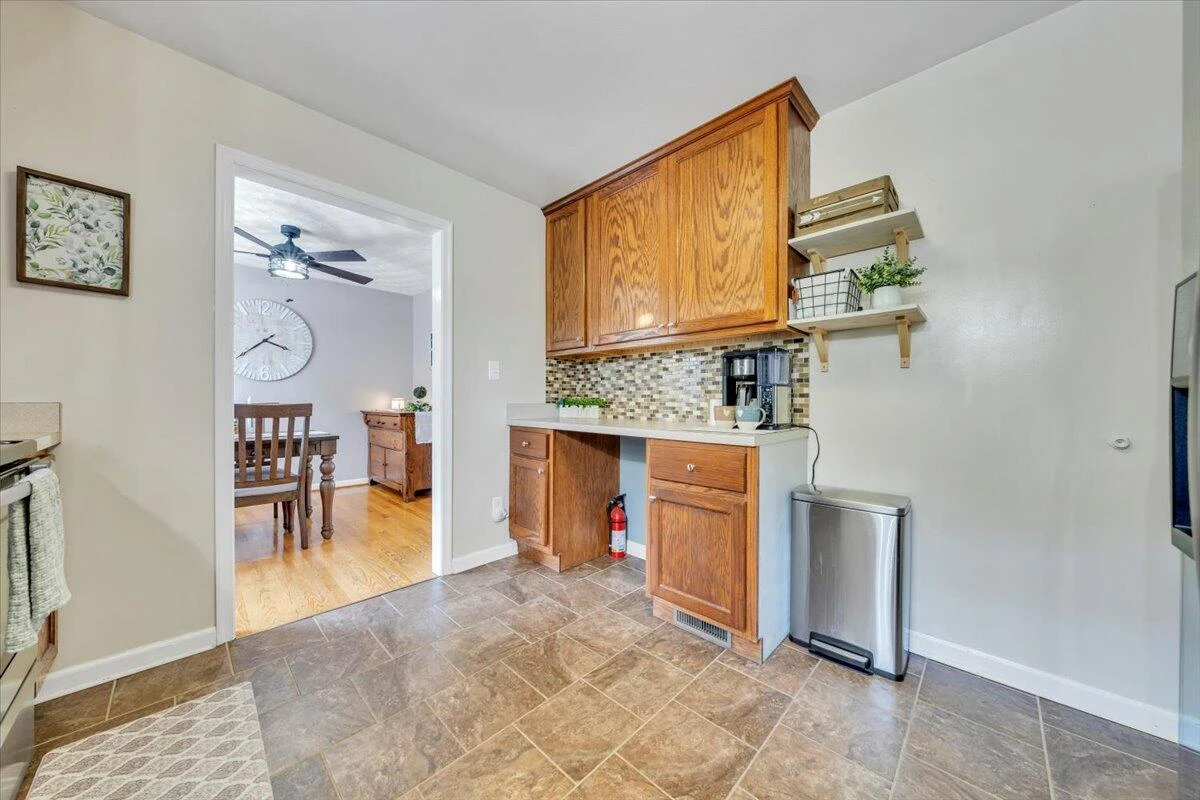 1720 Parker LN - Photo 17