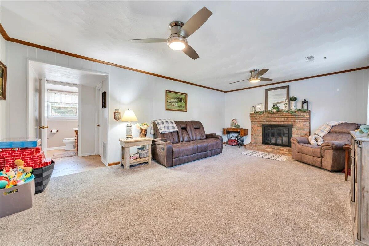 1720 Parker LN - Photo 21