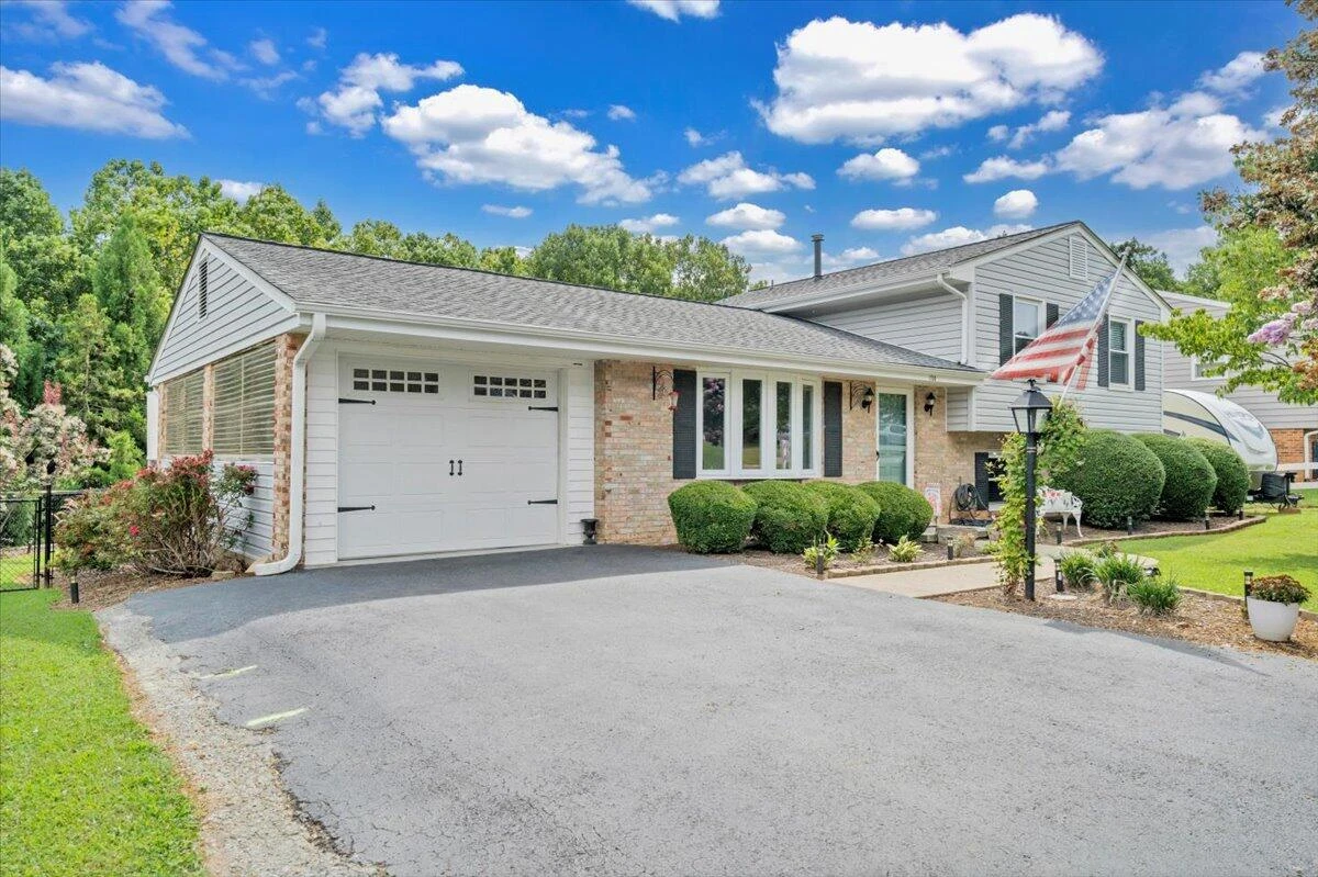 1720 Parker LN - Photo 28
