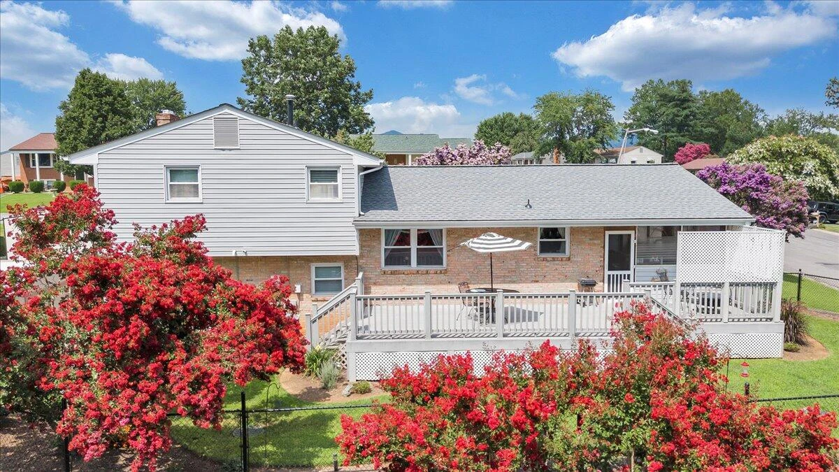 1720 Parker LN - Photo 40