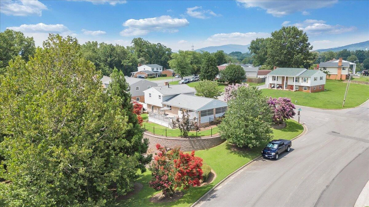 1720 Parker LN - Photo 41