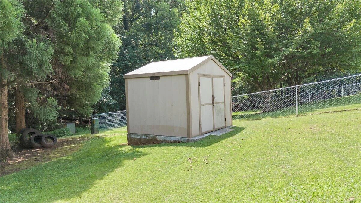 1720 Parker LN - Photo 44