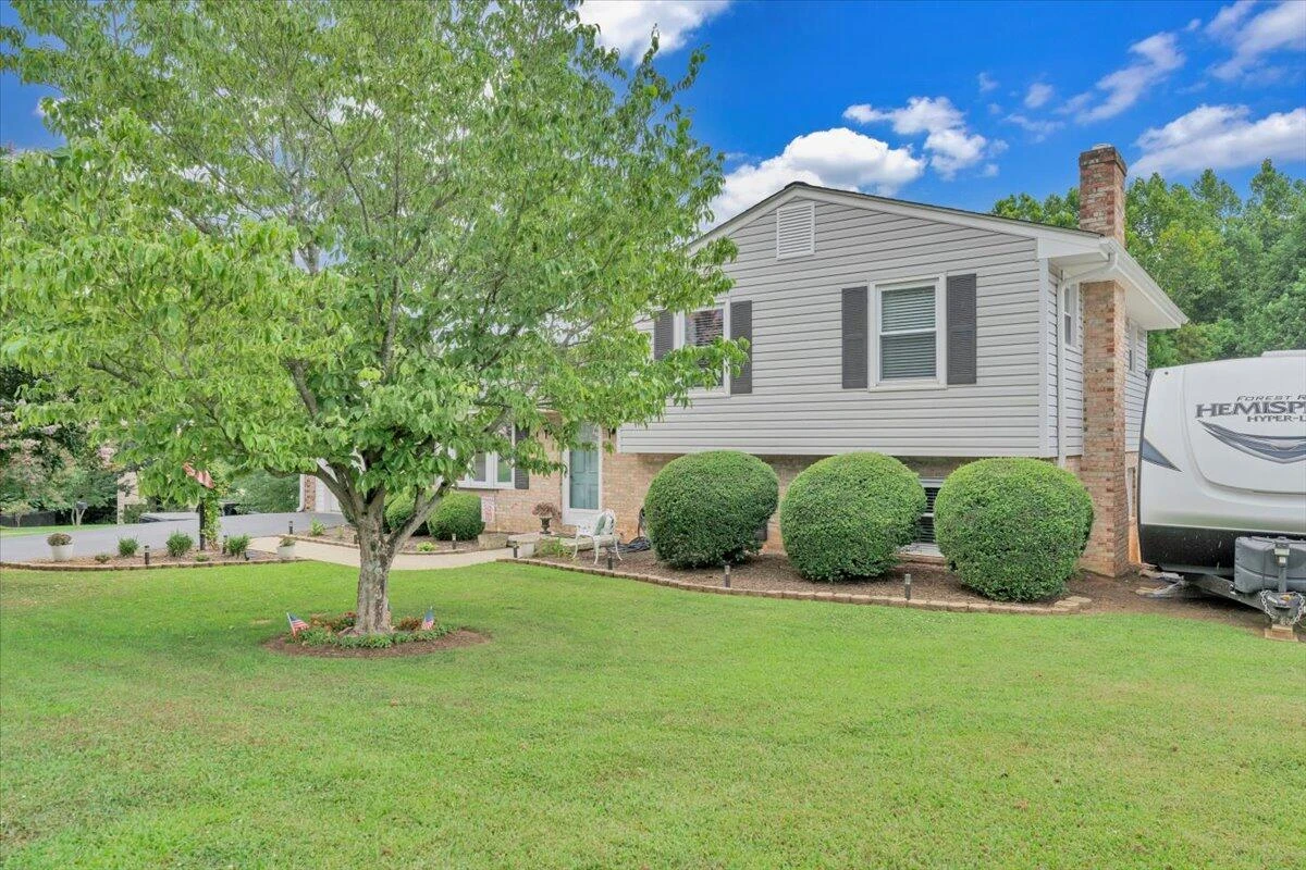 1720 Parker LN - Photo 47