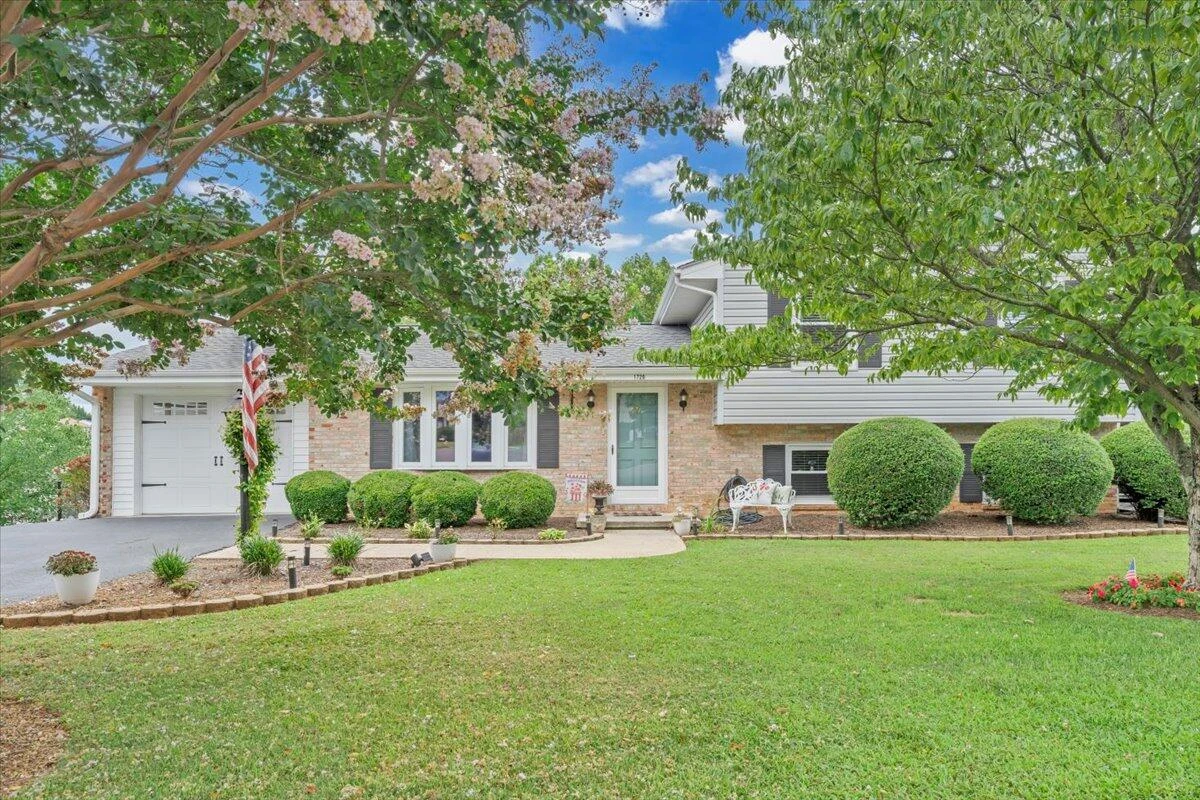 1720 Parker LN - Photo 48
