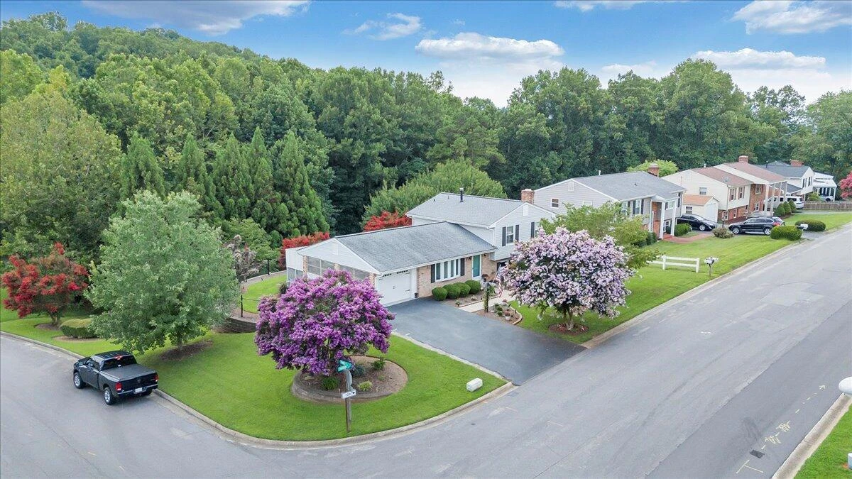 1720 Parker LN - Photo 59