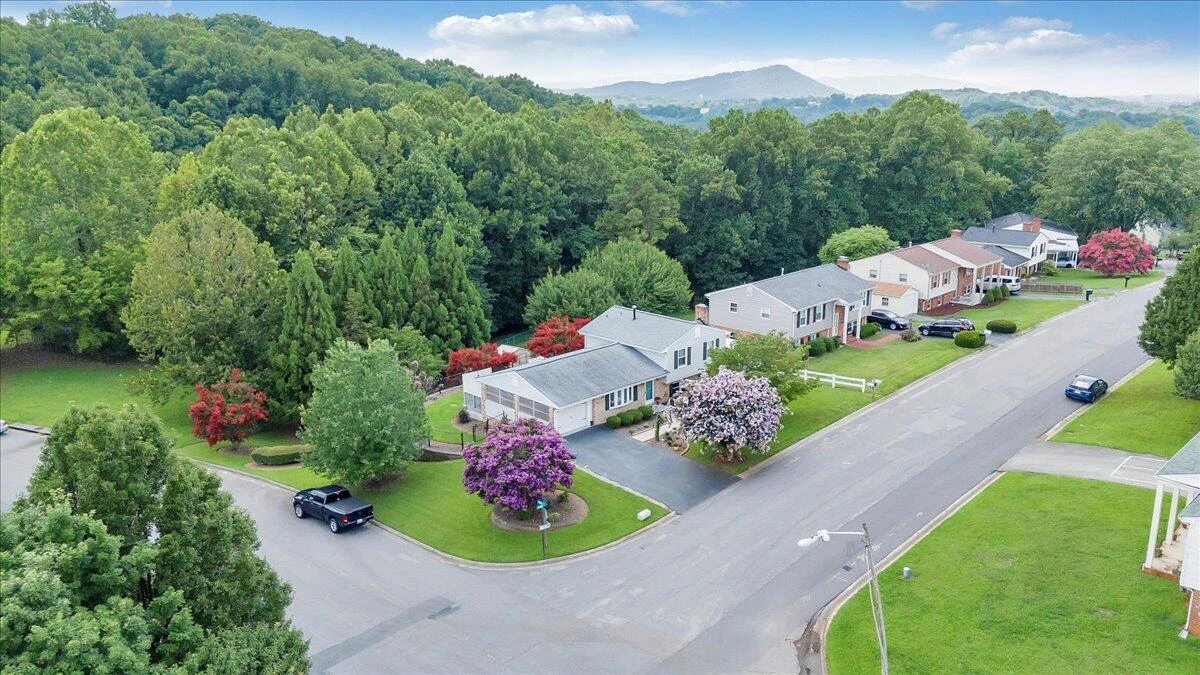 1720 Parker LN - Photo 60