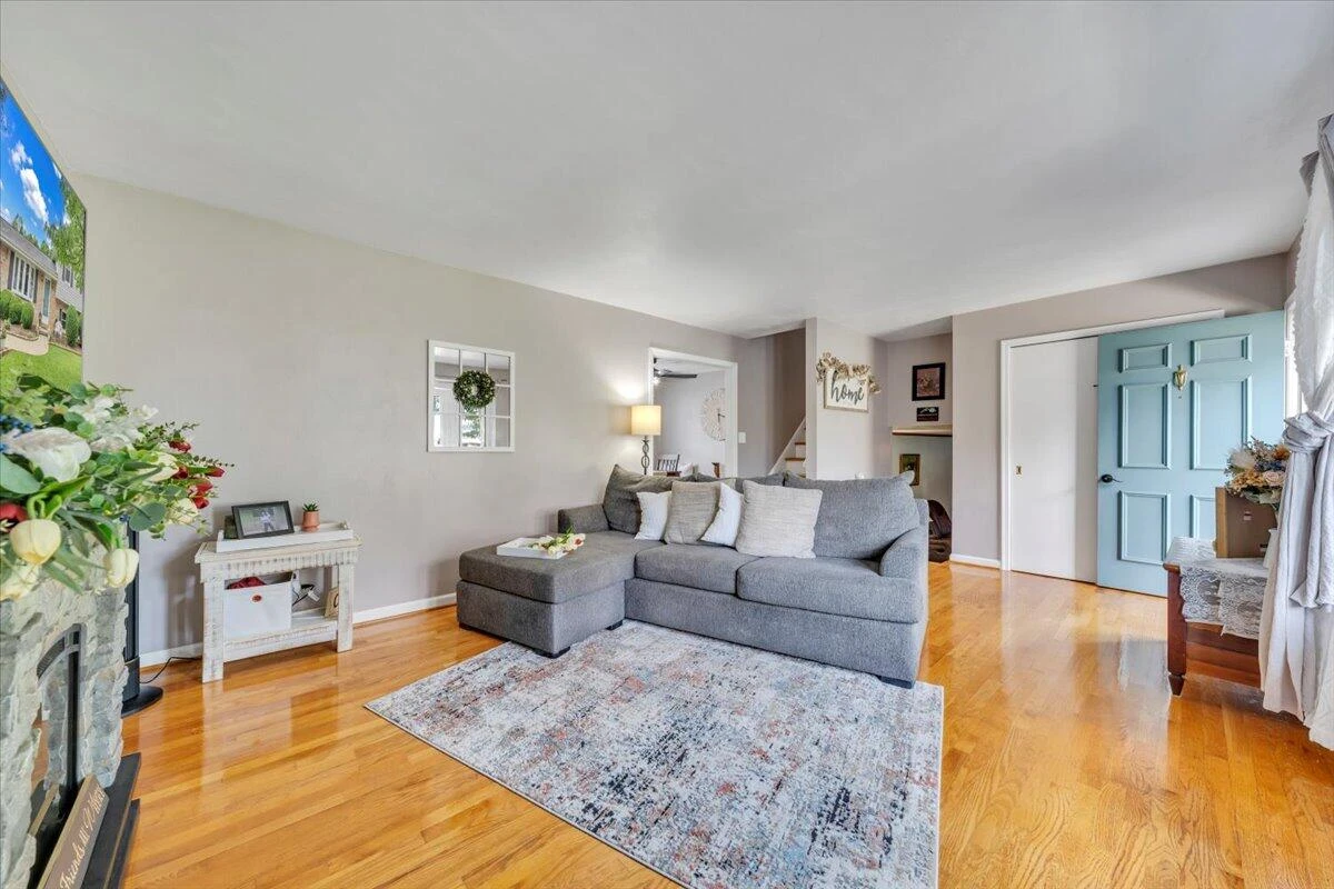 1720 Parker LN - Photo 10