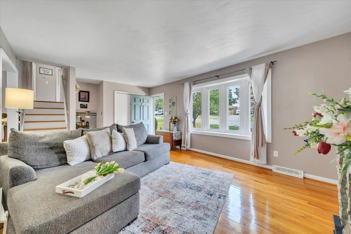 1720 Parker LN - Photo 11