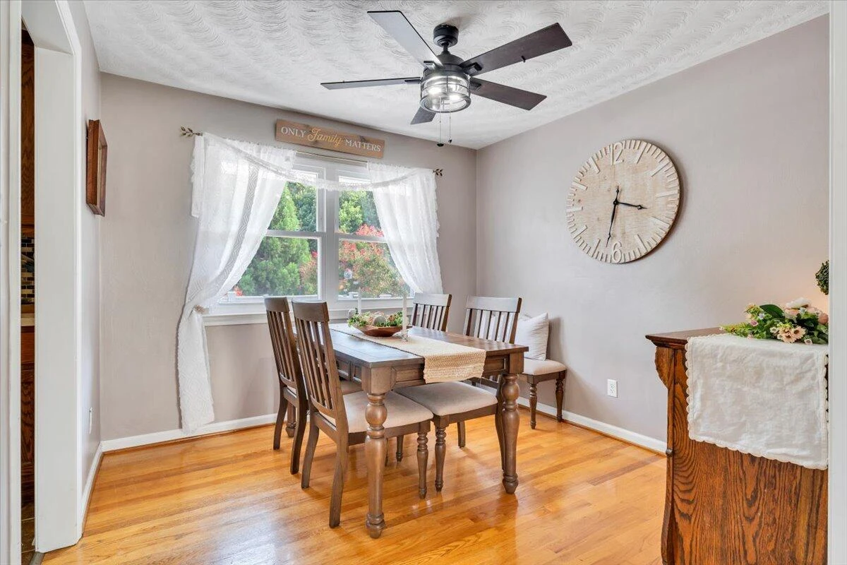 1720 Parker LN - Photo 13