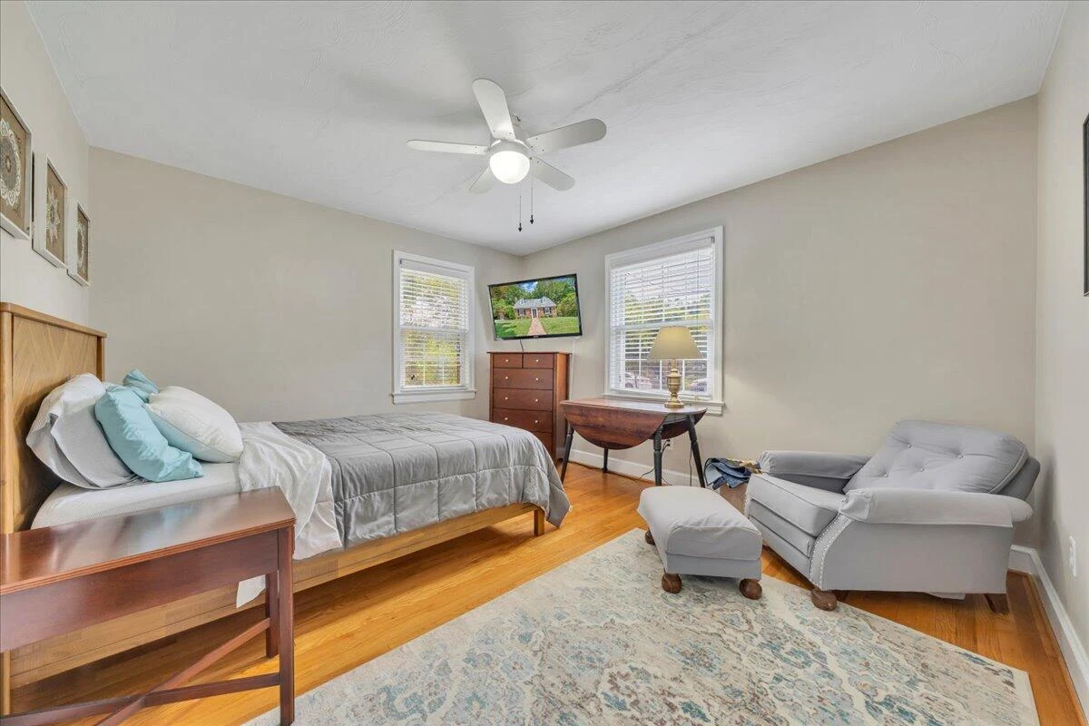 2927 Oak Crest AVE - Photo 17